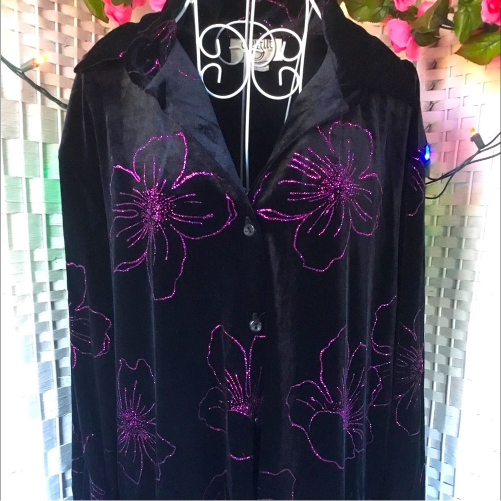 Cervelle Black Floral Velvet Top w/ Pink Glitter Flower design   L  NWT